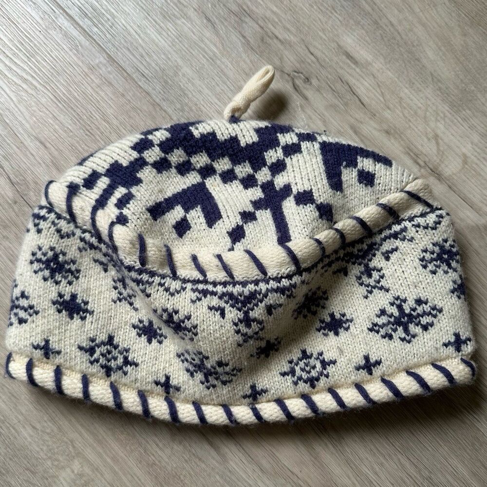 Vintage 2003 Obermeyer Signature 100% Wool Winter Hat Cream & Purple Snowflakes